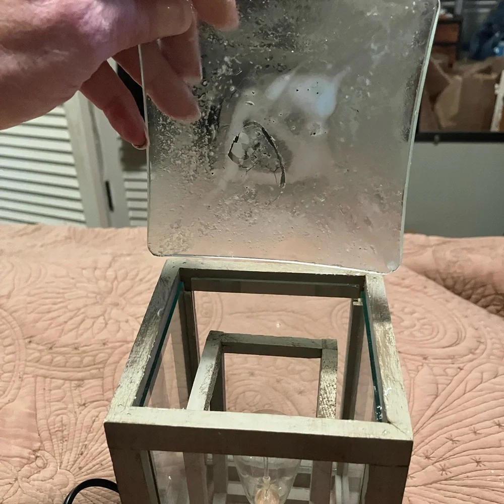 Eco-Friendly Handcrafted Wax Diffuser With Classic Edison Electric Bulb